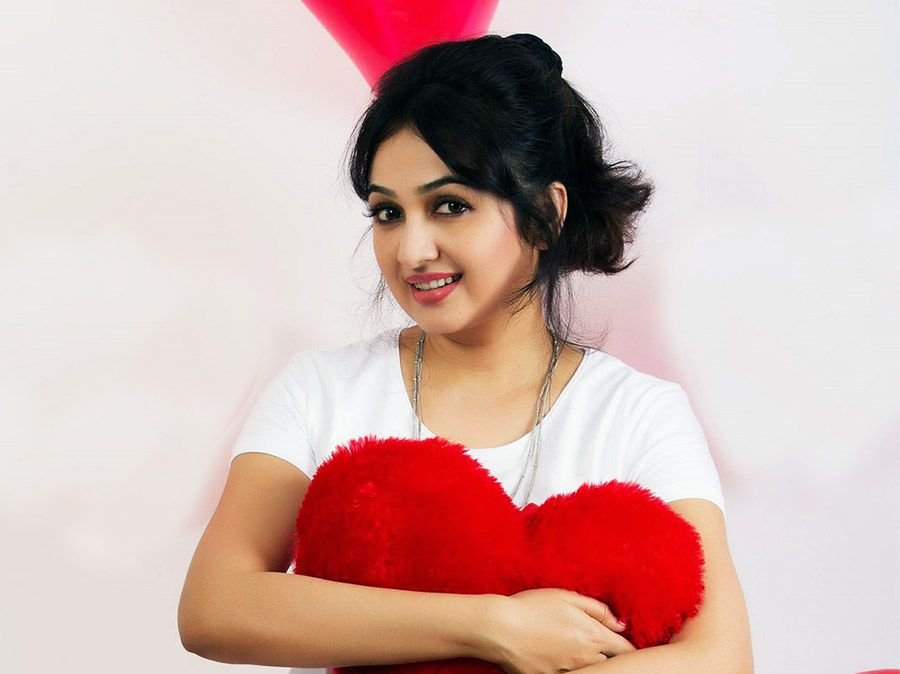 Aavaana Actress Wiki, Age, Family, Husband, Movies, Biography