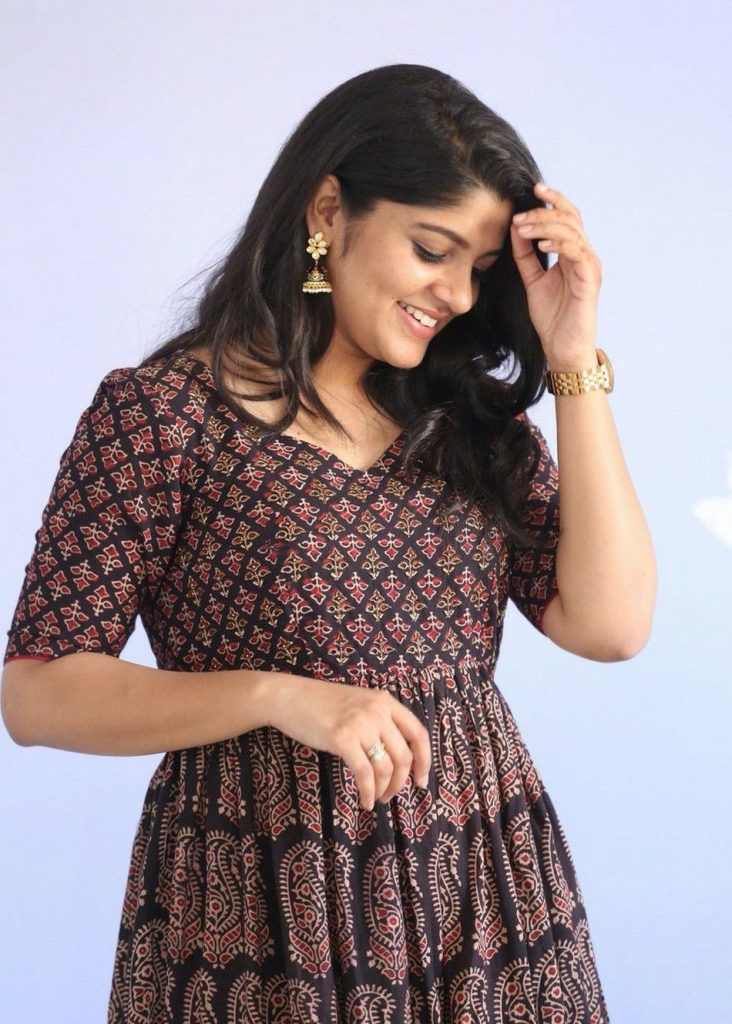 Actress Aparna Balamurali Cute Photos (1)