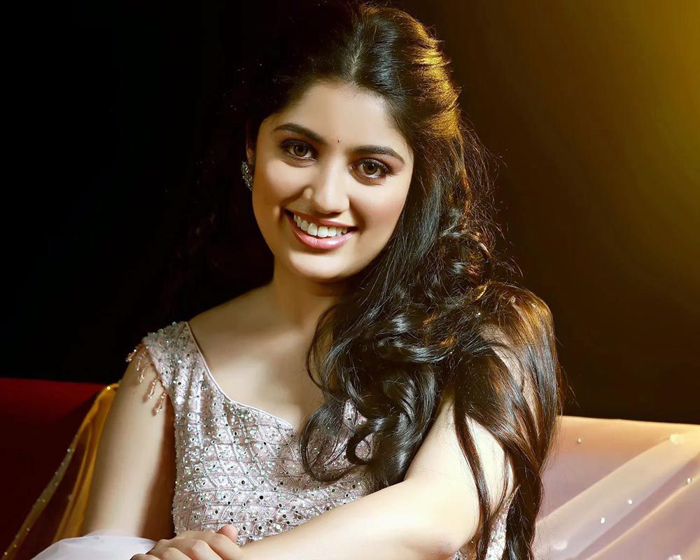 Almas Motiwala Age Family Husband Movies Biography Wiki BREEZEMASTI almas-motiwala-age-family-husband-movies-biography-wiki-breezemasti