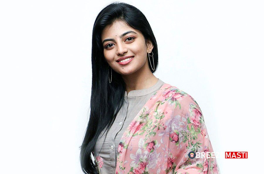 Anandhi (Rakshita) Biography, Wiki, Age, Husband, Family, Photos Anandhi (Rakshita) Biography, Wiki, Age, Husband, Family, Photos