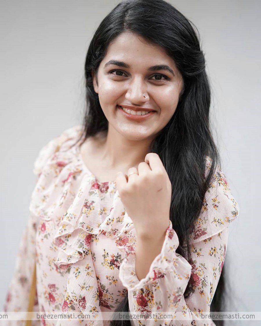 Aparna Janardanan Actress Images