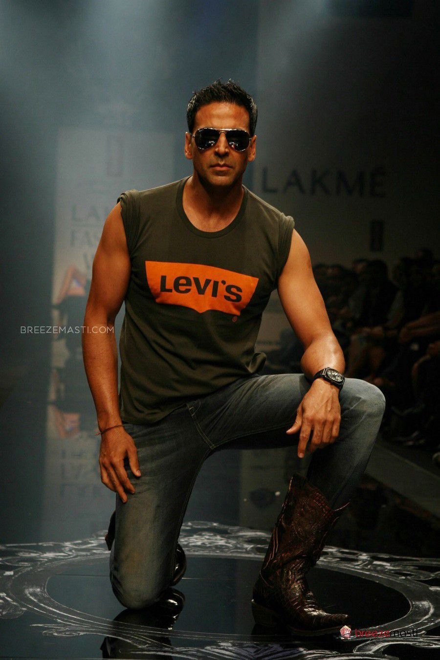 Akshay Kumar Age, Family, Wife, Movies, Net Worth, Biography - BREEZEMASTI