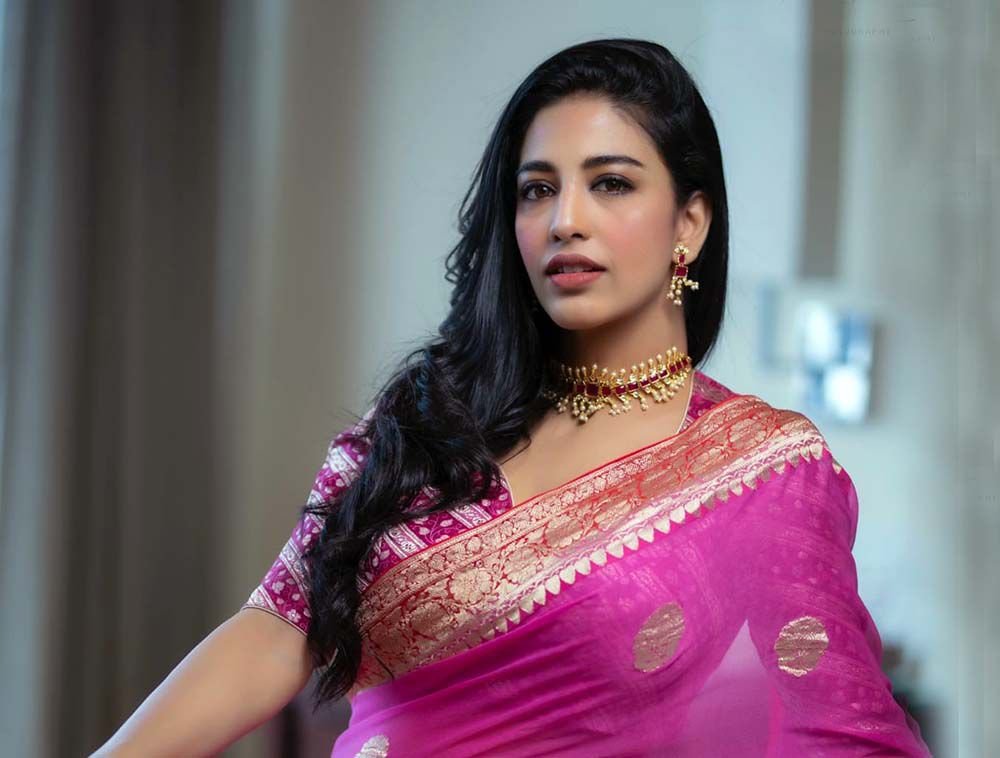 Daksha Nagarkar Age, Family, Husband, Movies, Biography