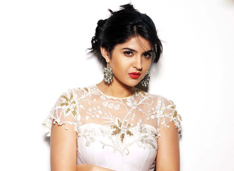 Deeksha Seth Biography, Age, Height, Weight, Affair, Family, Wiki Etc