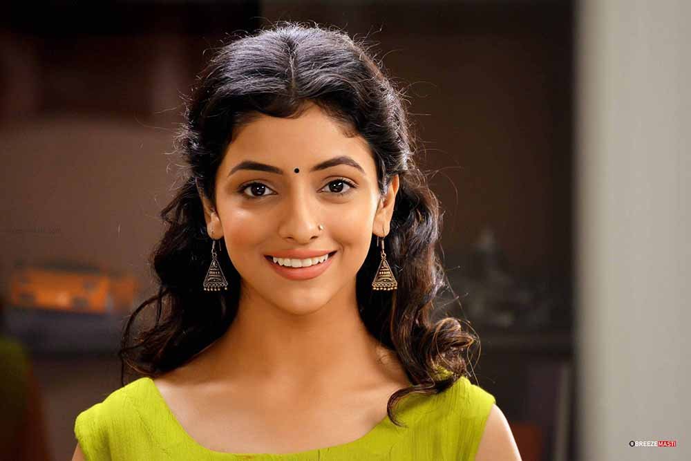 Diksha Sharma Raina Age, Family, Movies, Biography