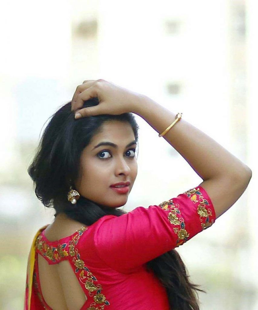 Divi Vadthya Telugu Actress Photos