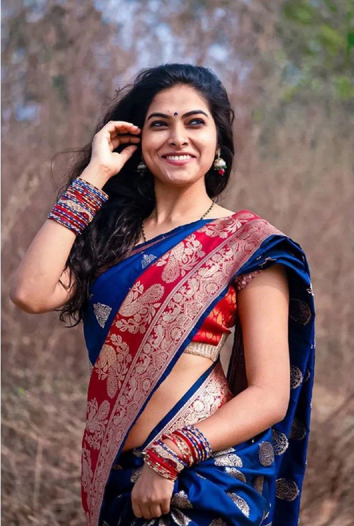 Divi Vadthya Actress Photos