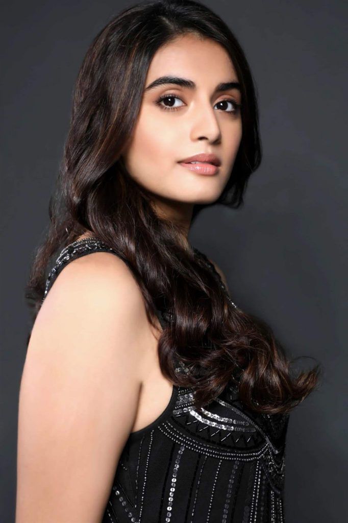 Divyansha Kaushik Actress Images
