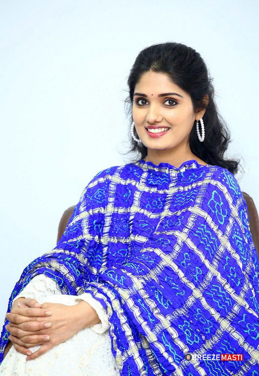 Geeth Saini Telugu Actress Photoshoot