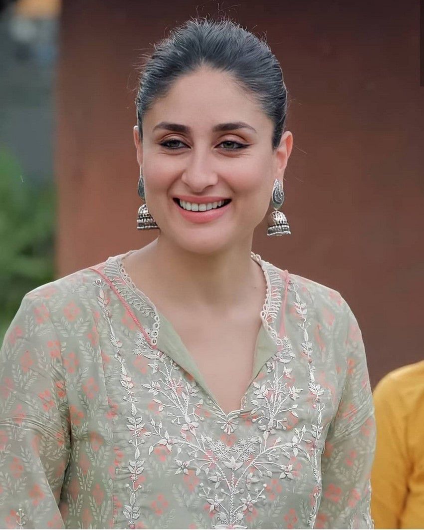 Kareena Kapoor Age, Family, Son, Husband, Movies, Biography BREEZEMASTI