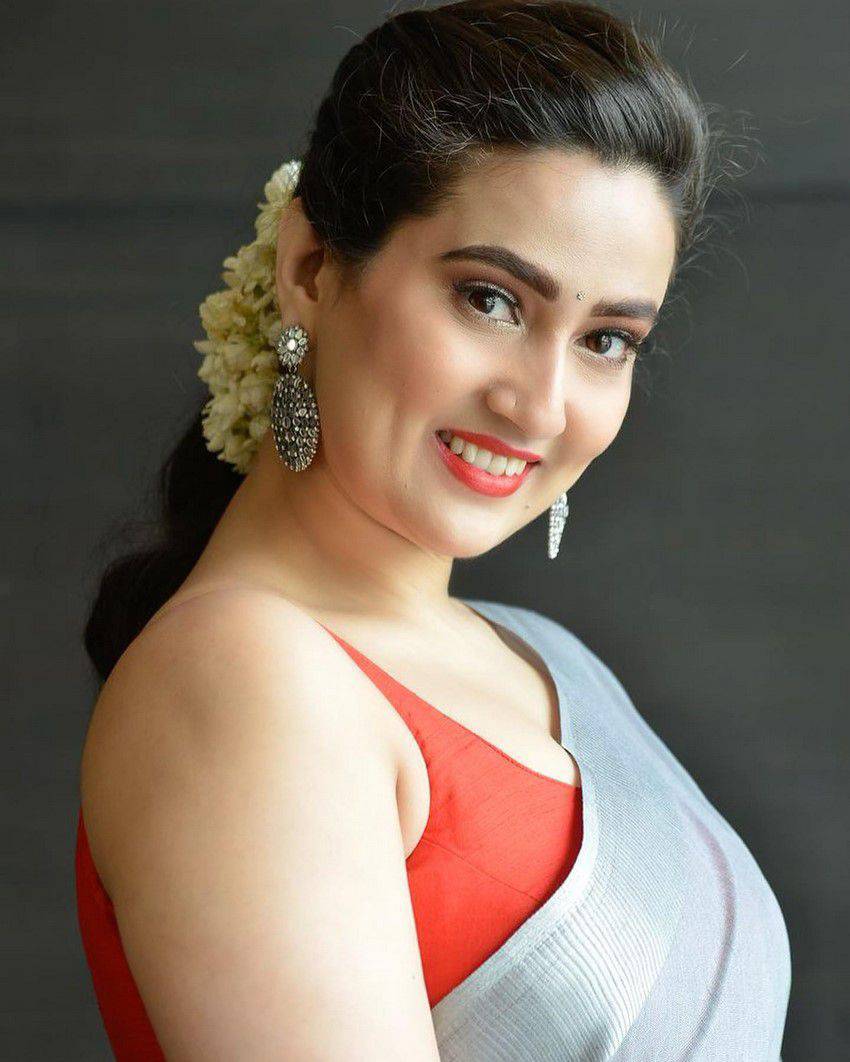 Manjusha Rampalli (Anchor) Age, Family, Husband, Biography 4 Manjusha Rampalli Photoshoot