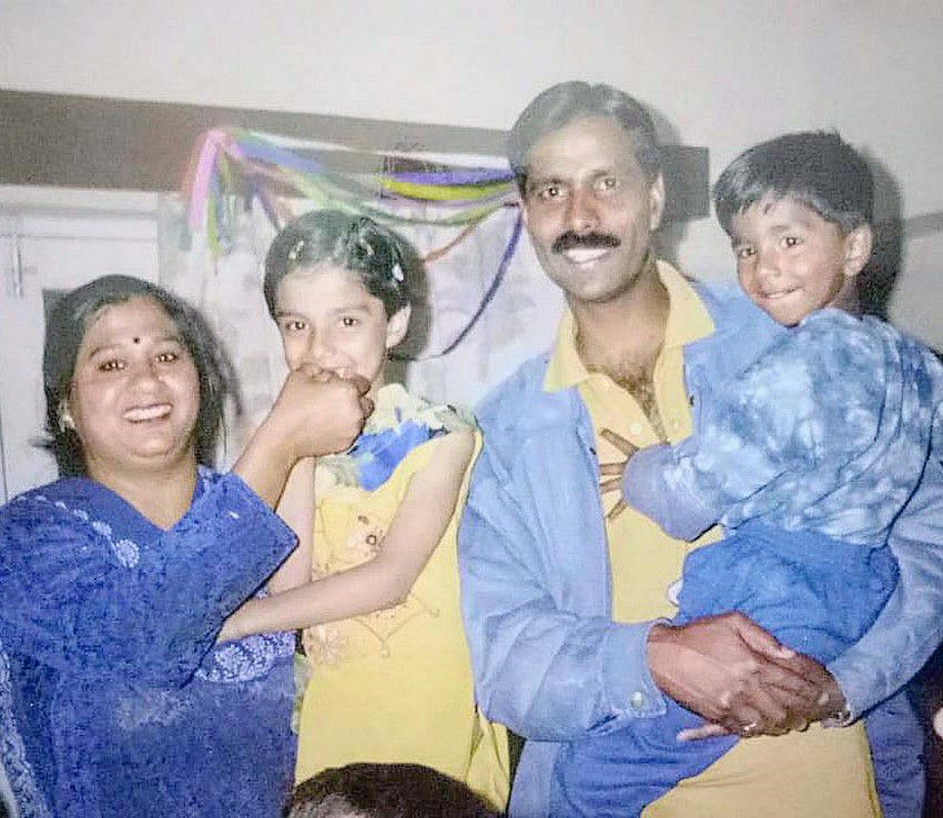 Meenakshi Chaudhary Childhood Photo With Parents
