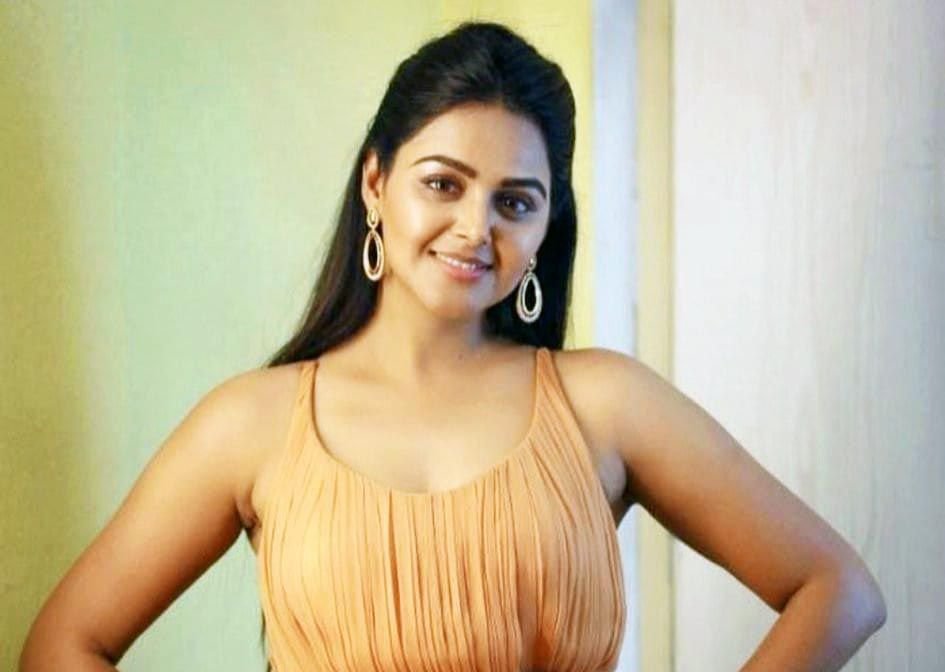 Monal Gajjar Wiki, Age, Husband, Family, Movies, Biography