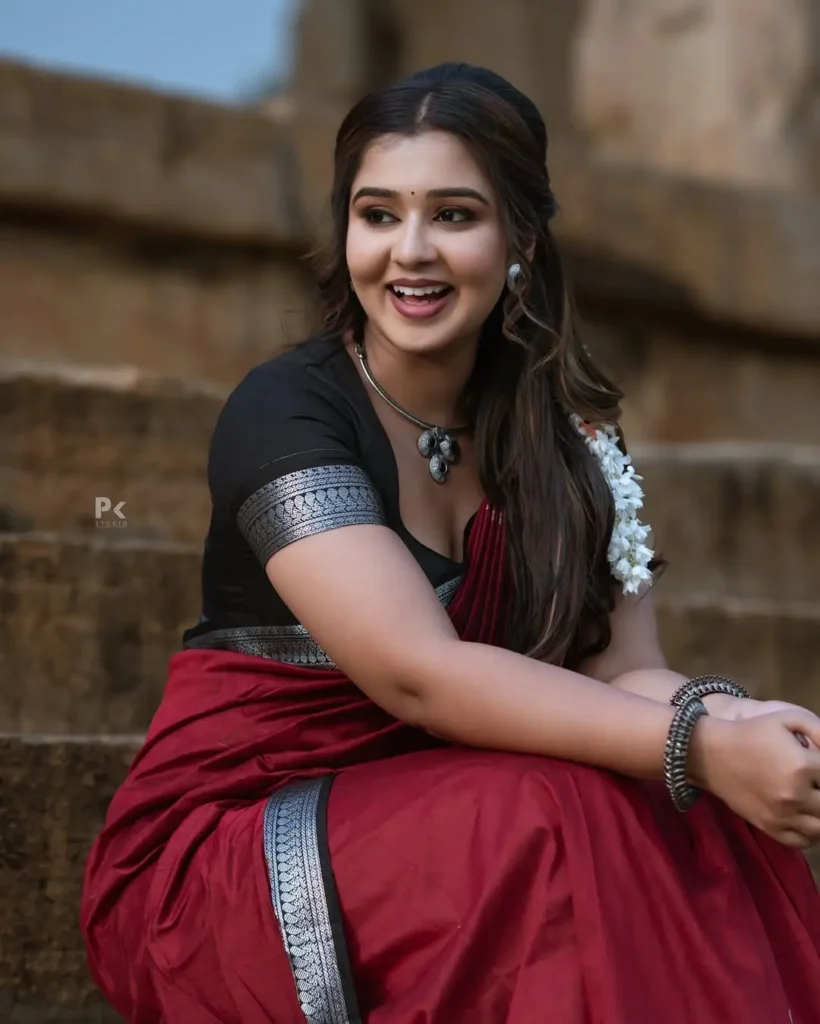 Mouna Guddemane Age, Family, Movies, Serial, Biography 4 Mouna Guddemane Photos