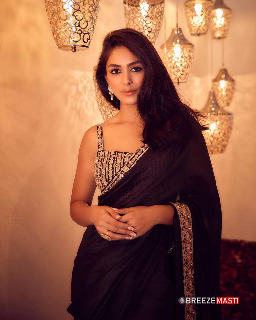 Mrunal Thakur Actress Images