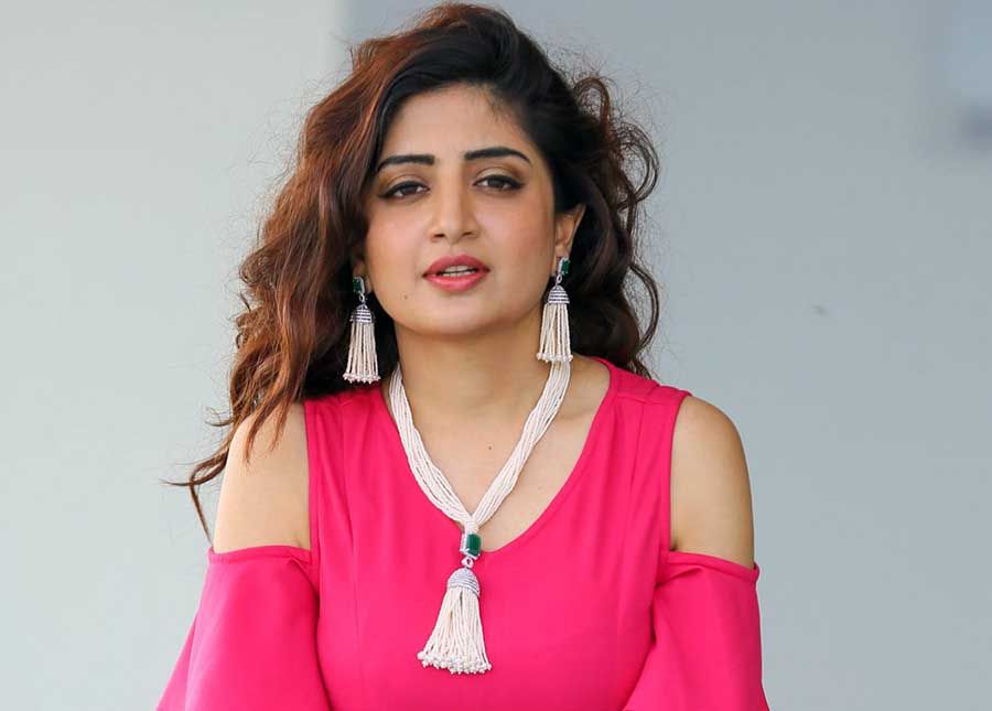 Poonam Kaur Age, Family, Wiki, Husband, Movies, Biography - Breezemasti