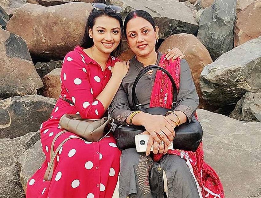Raksha Gupta With Mother