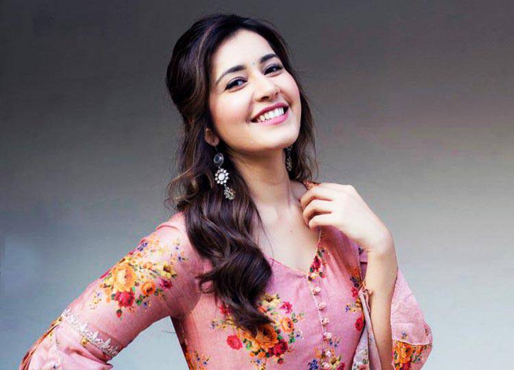 Rashi Khanna Biography, Age, Height, Family, Marriage, Movies - Breezemasti