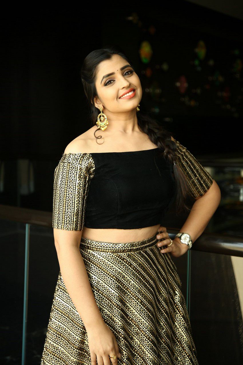 Shyamala (anchor) Photos
