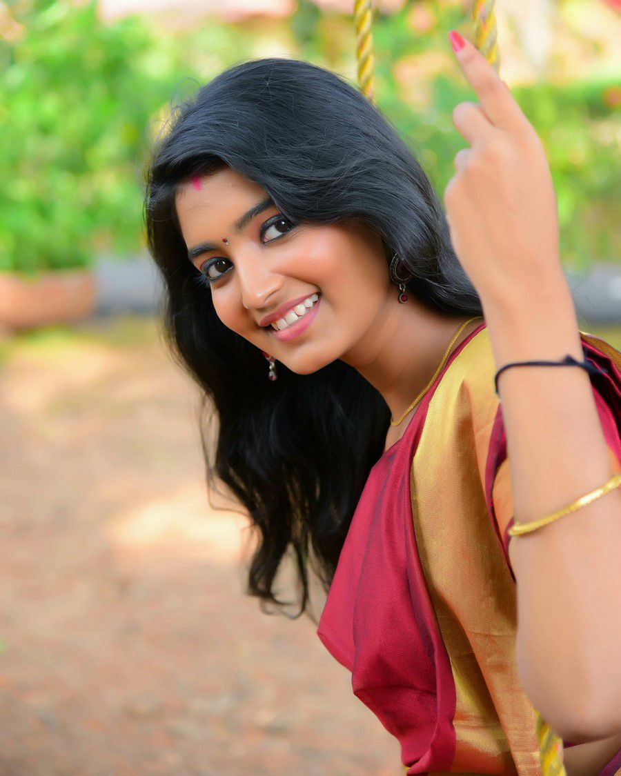 Snisha Chandran Actress Photos