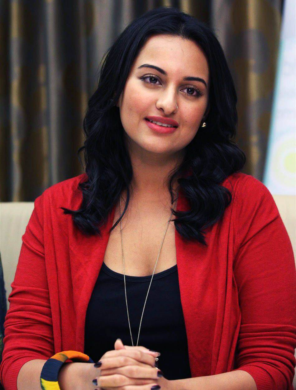 Sonakshi Sinha Biography Wiki Age Family Movies List Photos