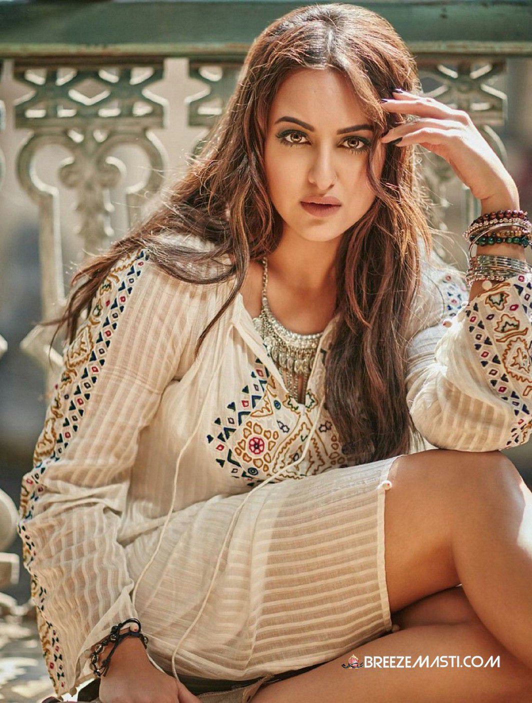Sonakshi Sinha High Quality Hot Pictures