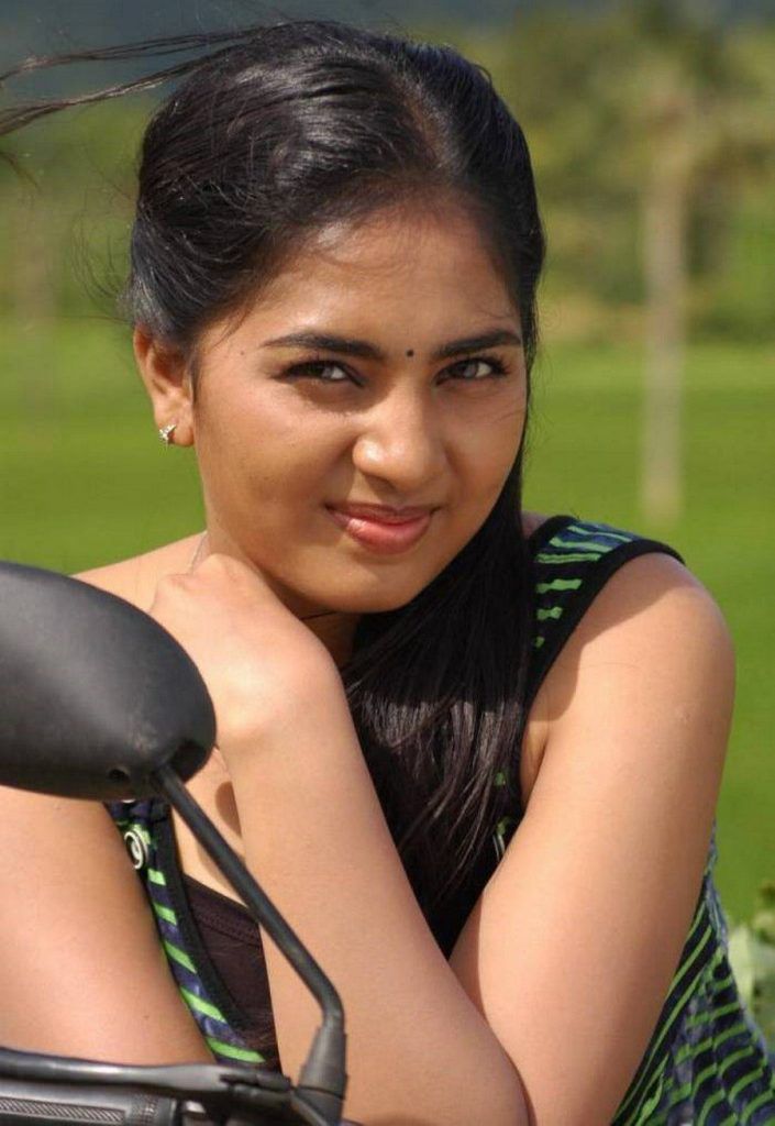 Srushti Dange Tamil Actress Photo (5)