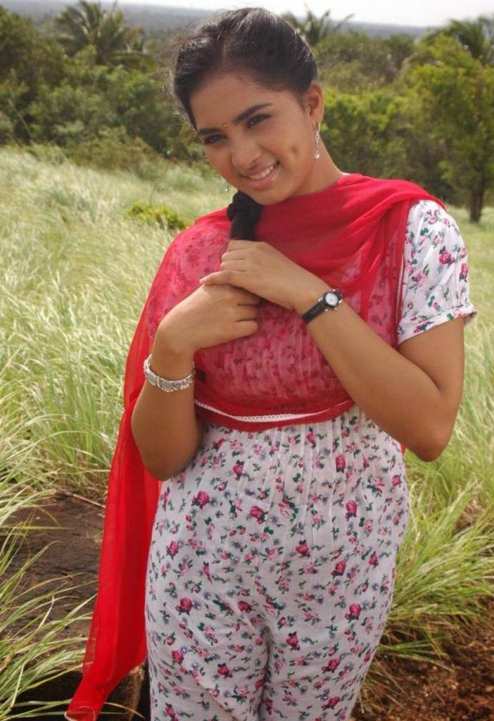Srushti Dange Tamil Actress Photo (7)