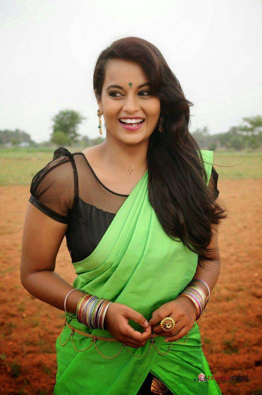 Suja Varunee Tamil Movie Actress Half Saree Stills 1