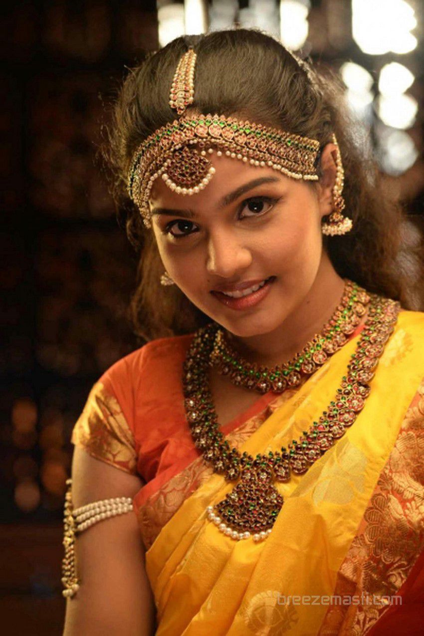 Tamil Actress Preethi Shankar Images