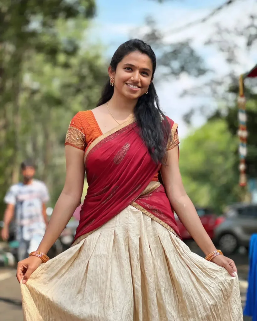 Thanuja Venkatesh Age, Family, Husband, Movies, Serial, Biography 2 Thanuja Venkatesh Photos
