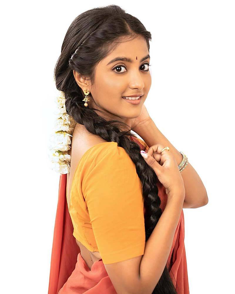 Ulka Gupta Actress Images